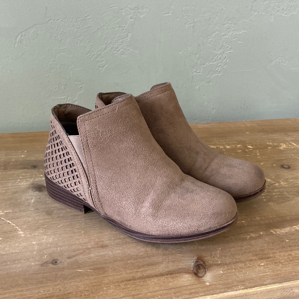 Girls boots.